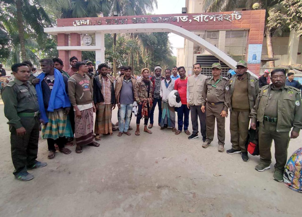 নিষিদ্ধ সময়ে কাঁকড়া আহরণের সময় ১৬ জেলে আটক