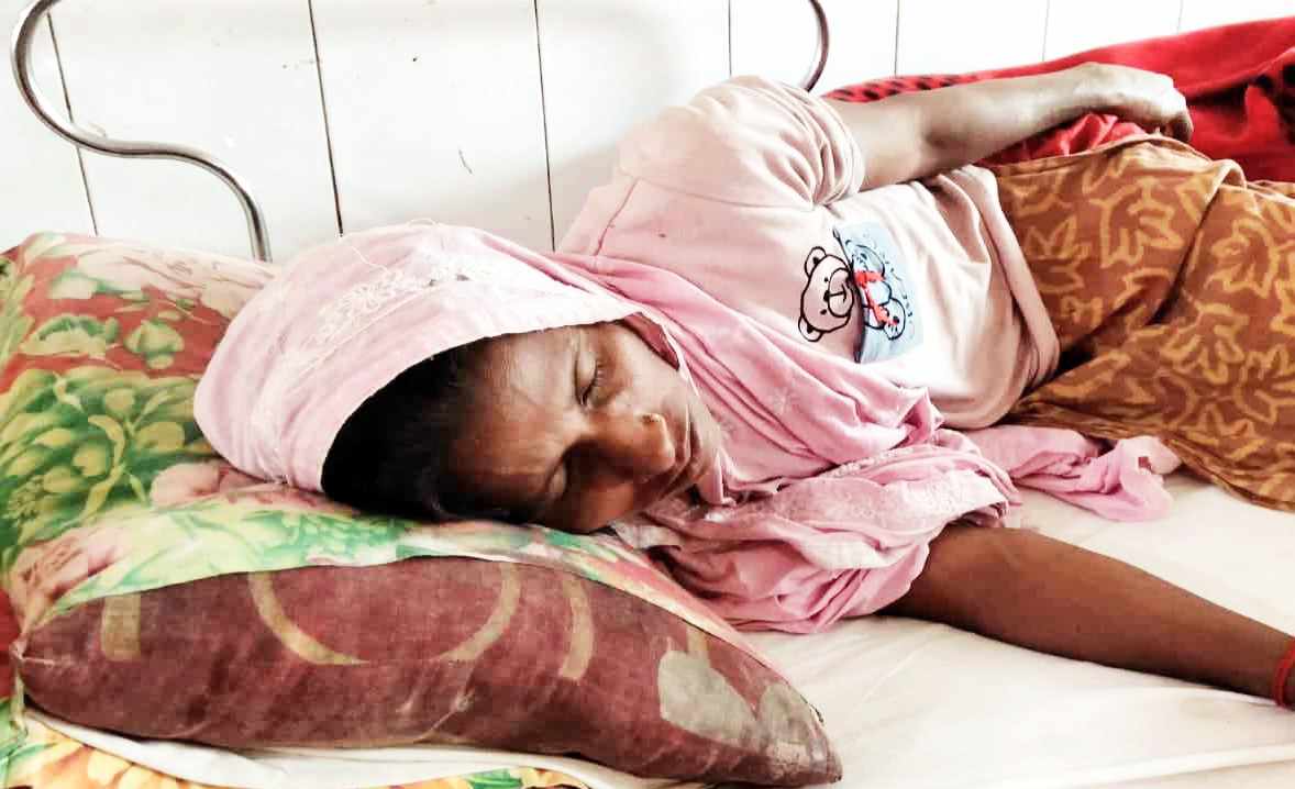 প্রতিবেশীর হাতে নির্যাতনের শিকার হয়ে আত্মহত্যার চেষ্টা