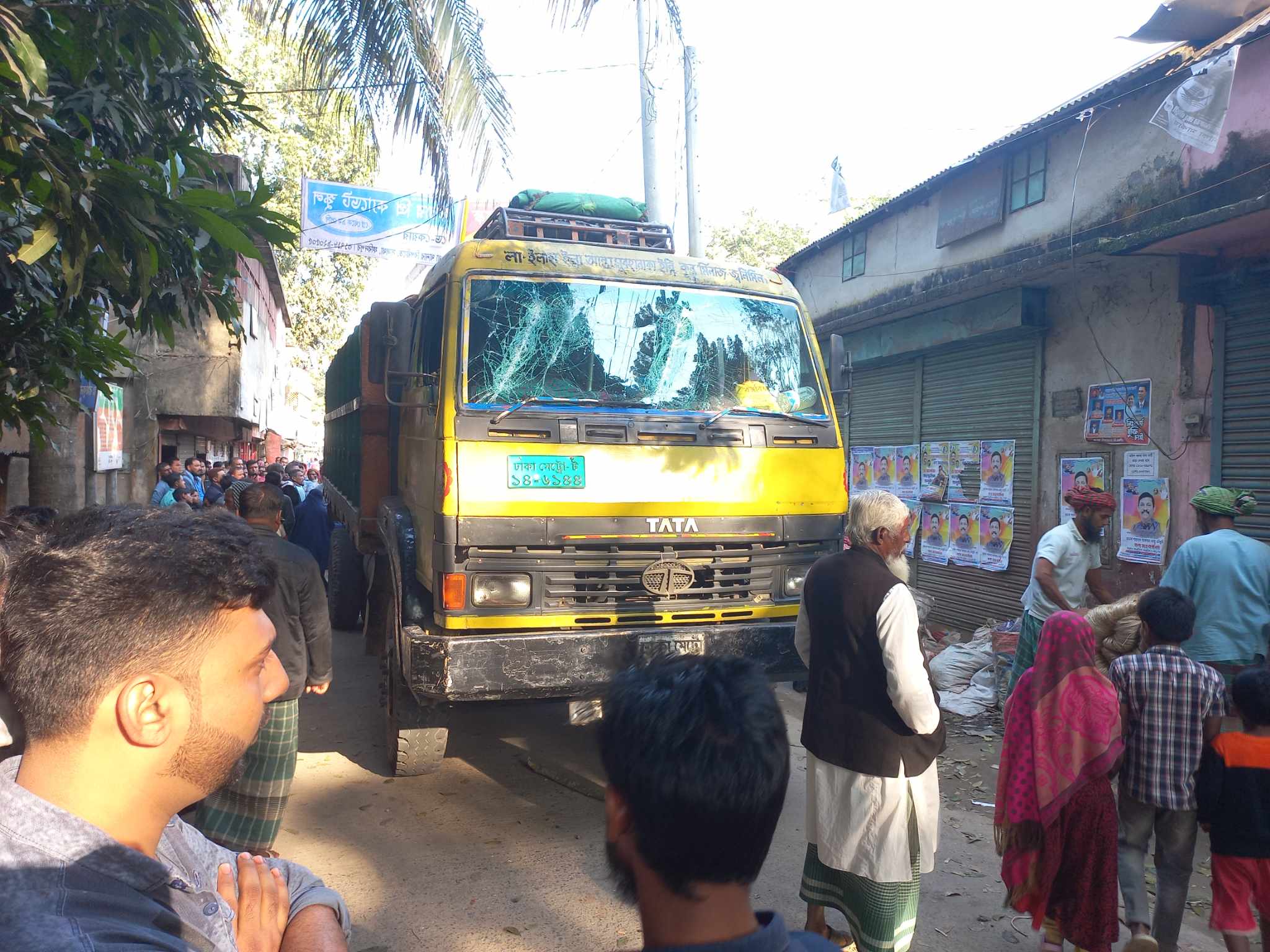 মেয়ের বাড়িতে বেড়াতে যাওয়া হলো না বৃদ্ধার, ঘাতক ট্রাক কেড়ে নিলো প্রাণ