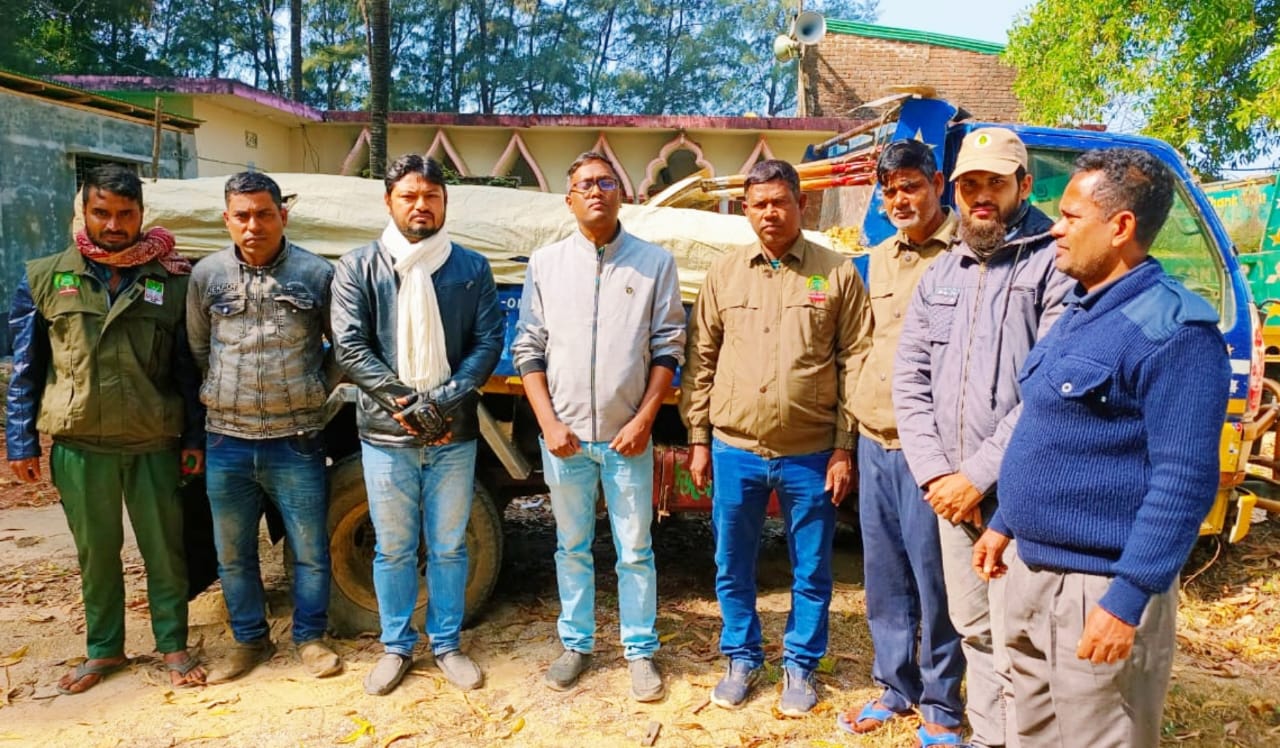 উখিয়ায় বালিভর্তি ডাম্পার জব্দ : মামলা দায়ের