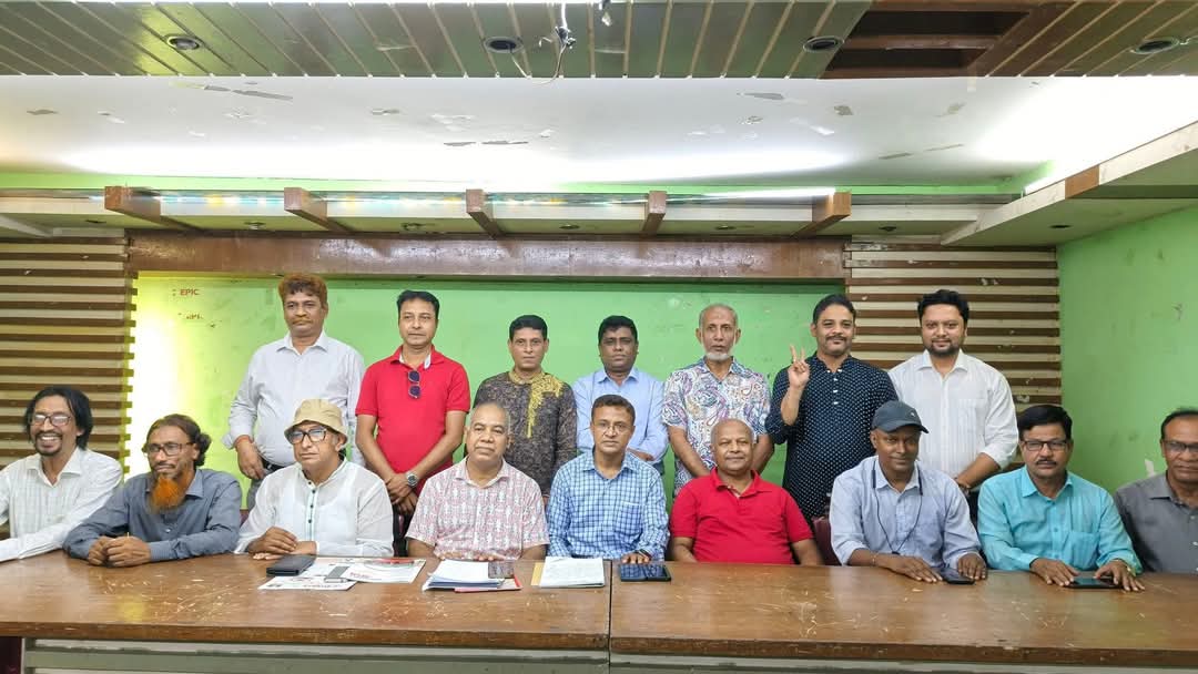 চট্টগ্রাম রিপোর্টার্স ফোরাম এর নতুন কমিটি ,  সভাপতি কাজী মনসুর, সাধারণ সম্পাদক মুরাদ