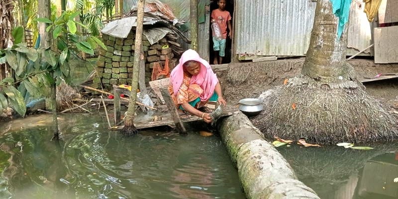 অপরিকল্পিত উন্নয়নে জলাবদ্ধ শরণখোলা, ছয় মাস পানিবন্দী দুই শতাধিক পরিবার