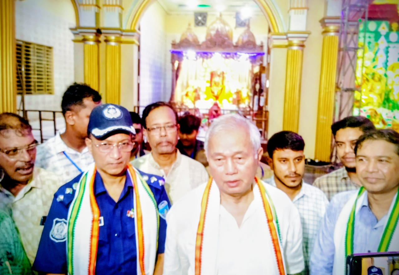 শারদীয় দুর্গাপূজা উৎসবে রাঙ্গামাটির পূজা মণ্ডপ পরিদর্শনে উপদেষ্টা সুপ্রদীপ চাকমা