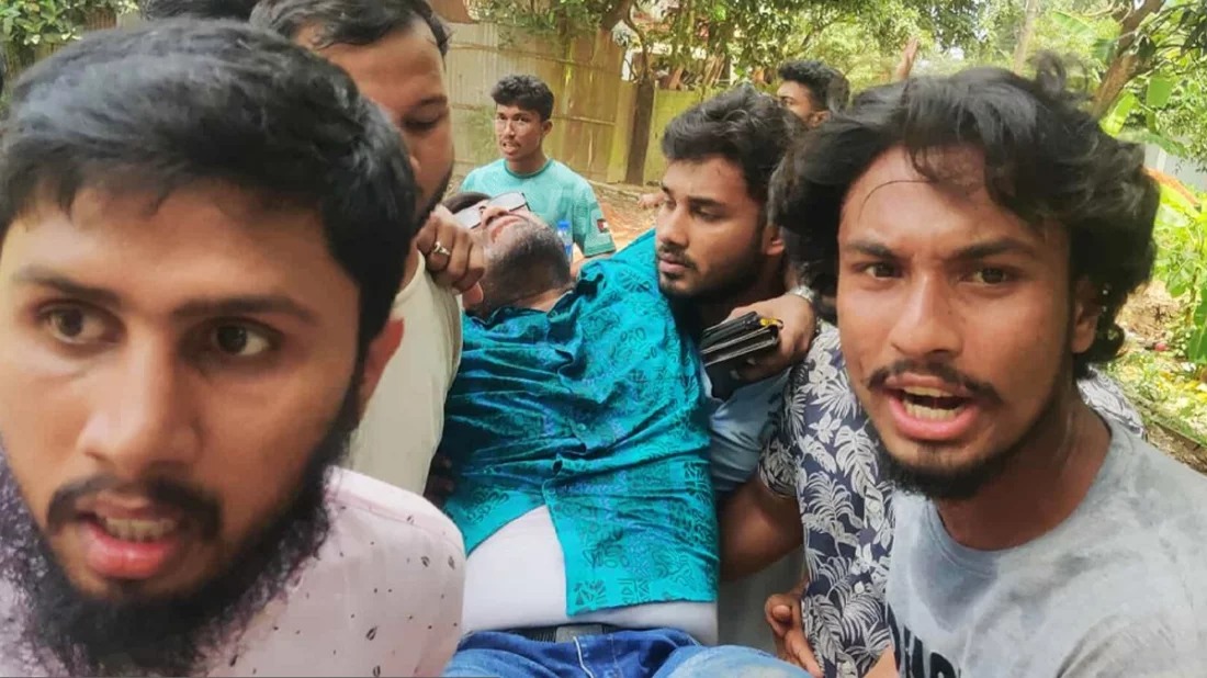 চবি এলাকায় ফের শিক্ষার্থী ও স্থানীয়দের মধ্যে সংঘর্ষ, প্রক্টরসহ আহত ১৫