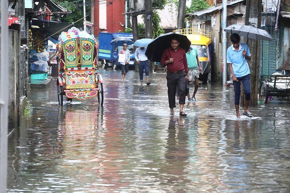 বর্ষায় জলাবদ্ধ বাংলাদেশ: সমস্যা, সংকট এবং উত্তরণের উপায়