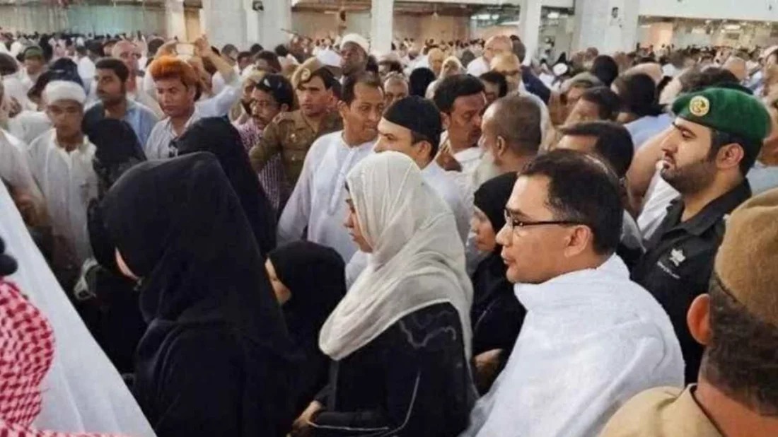 সপরিবারে ওমরাহ পালনে যাবেন তারেক রহমান