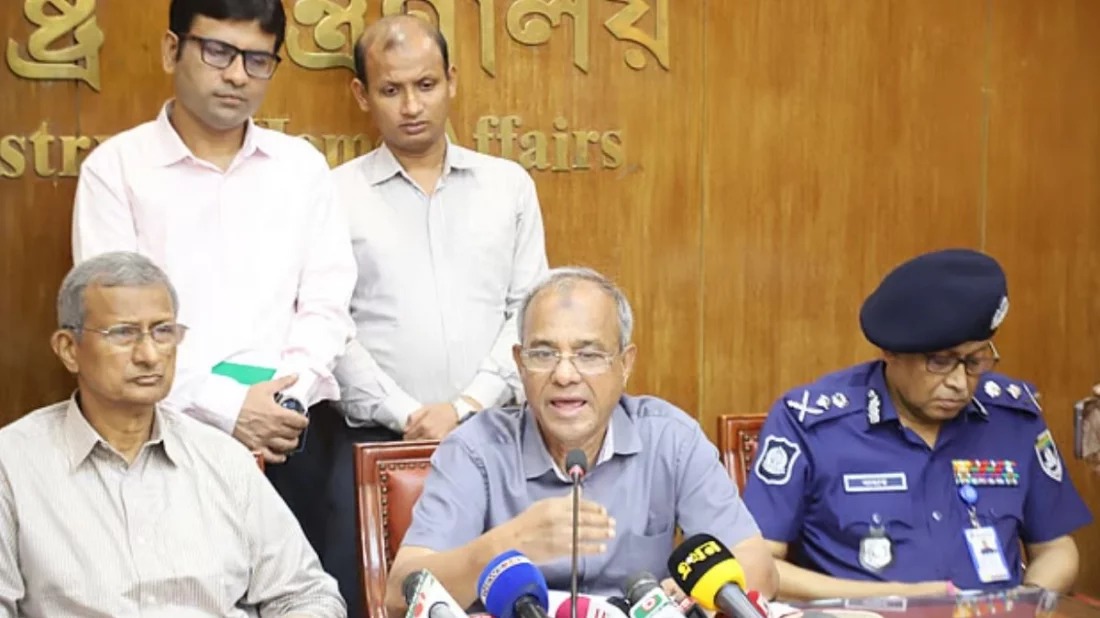 খাগড়াছড়িতে সহিংসতা প্রতিবেশী দেশের ইন্ধনে হচ্ছে, অভিযোগ স্বরাষ্ট্র উপদেষ্টার