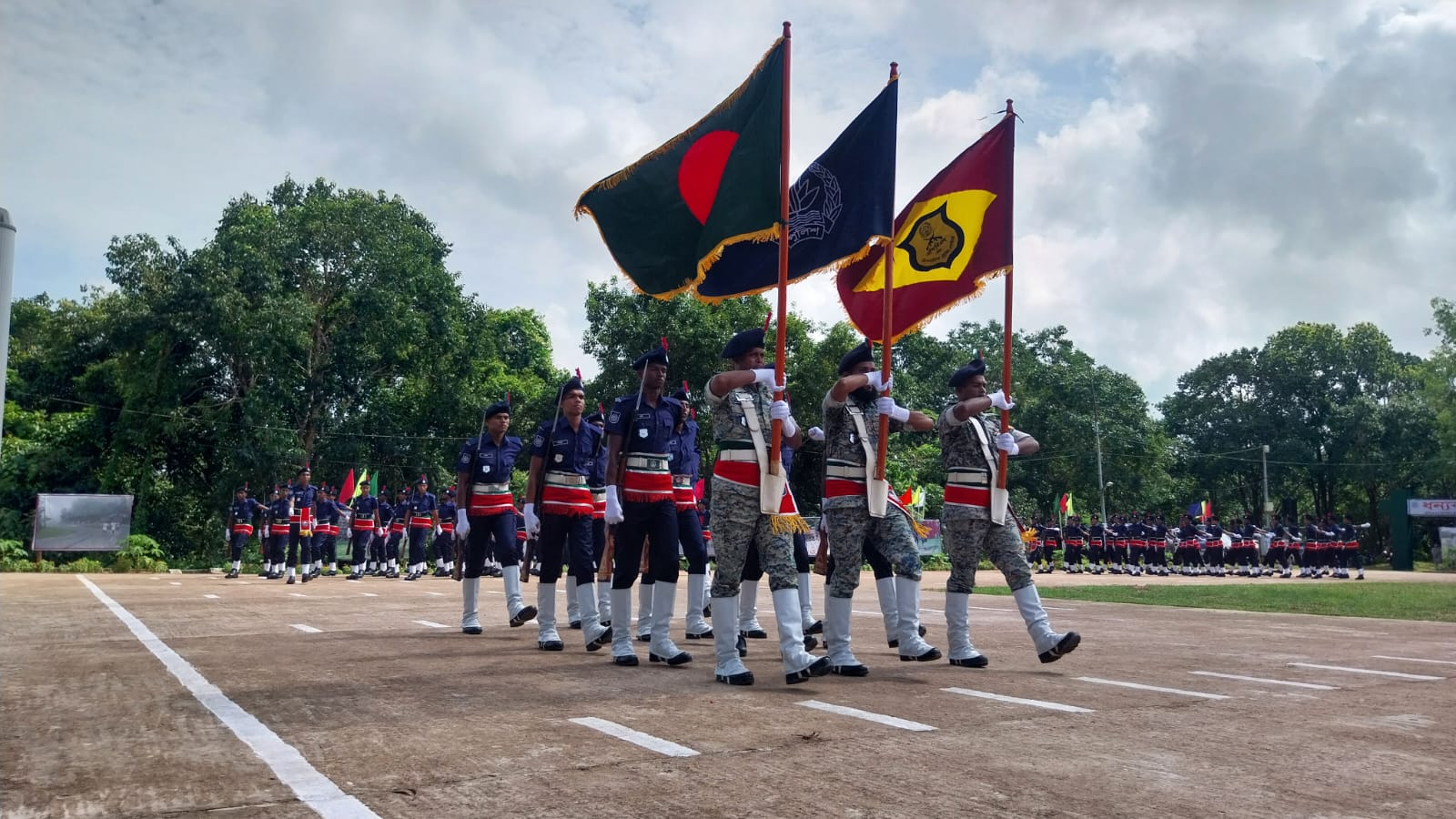 খাগড়াছড়িতে নবীন পুলিশ সদস্যদের প্রশিক্ষণ সমাপনী কুচকাওয়াজ